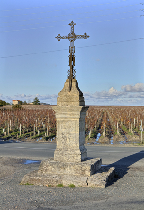 L’importance du bourg explique cette deuxième croix en fer forgé datant de la première moitié du XIXème